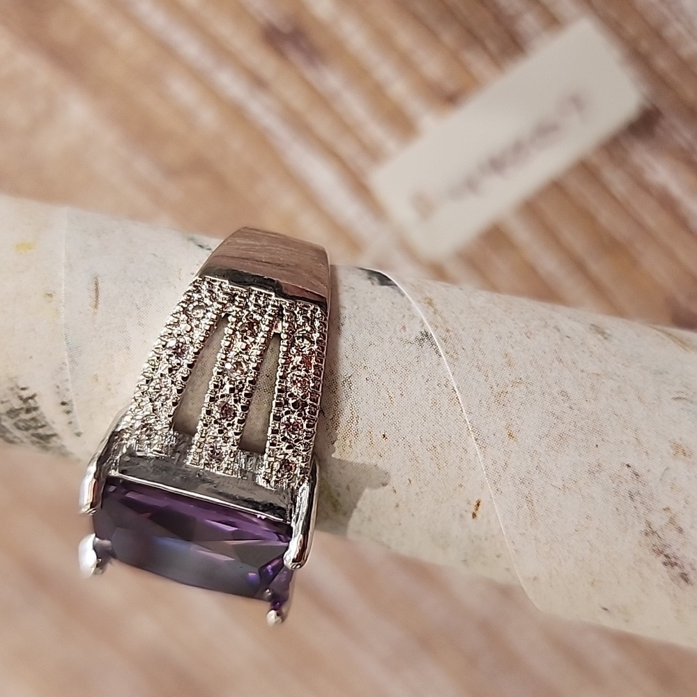 RING - Picture 6 of 7